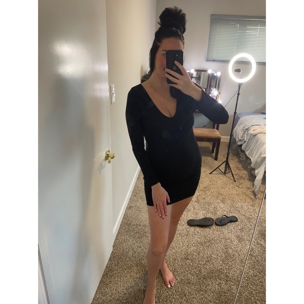 Black bodycon dress